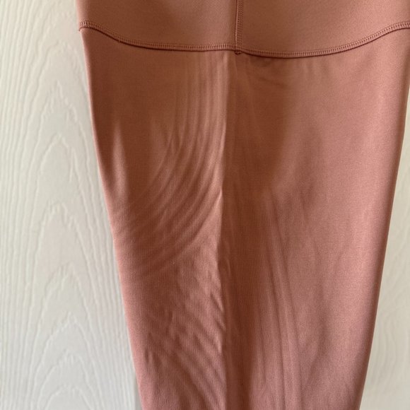 Knix HiTouch™️ High Rise Short - Rosewood, Small - Picture 4 of 5